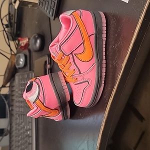 Nike SB x Powerpuff Girls “Buttercup” Dunk Low